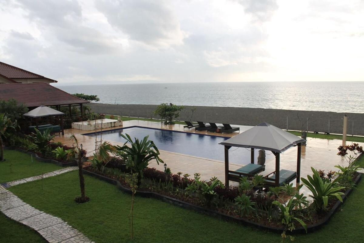 Lombok Beach Hotel Montongbuwoh Exterior foto